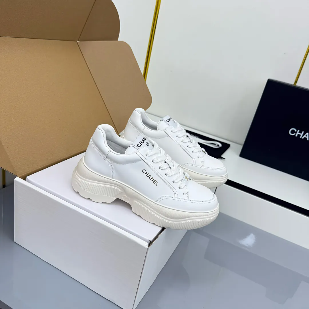 👟👟Ex-factory price 620👟👟 Chanel bread shoes ~ original calfskin panda shoes Chanel 25C latest hot style panda black and white sports shoes casual sneakers Xiaoxiang hot item classic black and white panda color coco girls must pay Fabric: original custom mixed sheepskin lining: original imported breathable mesh lining outsole: Original molded rubber + TPU combination Size: Women's 35-41